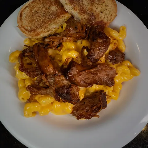 BBQ pulled pork mac and cheese with Texas toast